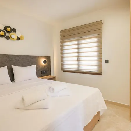 Anesis Aparthotel 3*